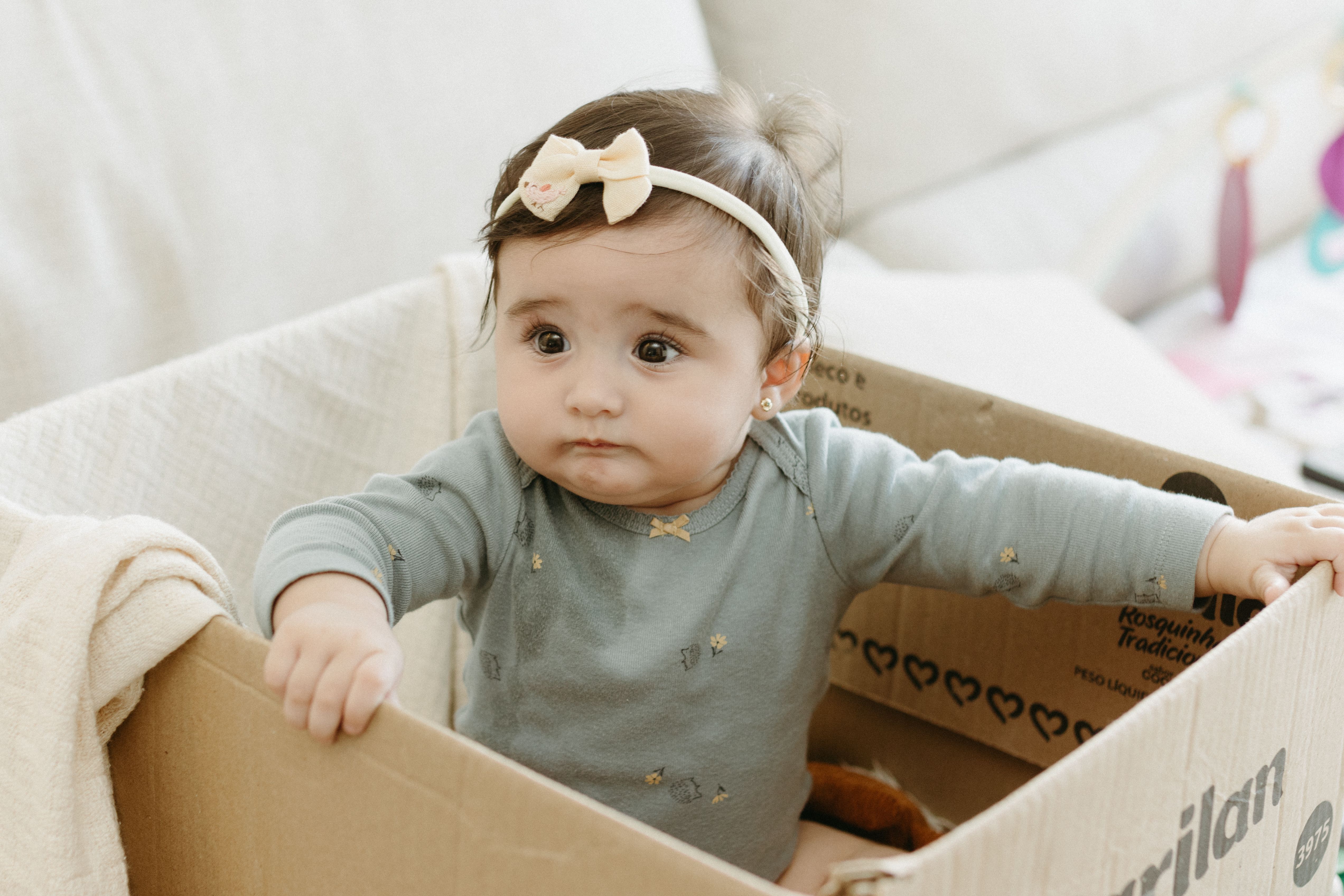 Little Girl in a Box · Free Stock Photo