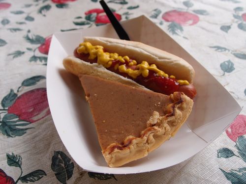 Free hot dog Stock Photo
