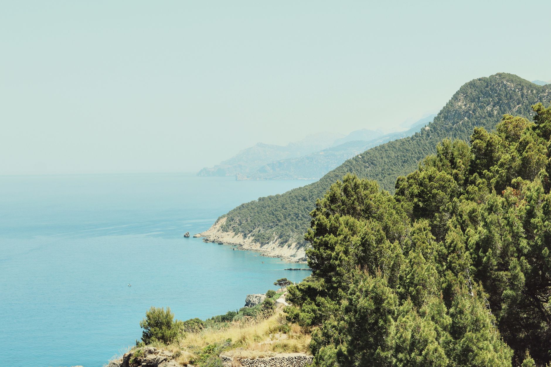 Vue magnifique sur la mer Méditerranée en Grèce