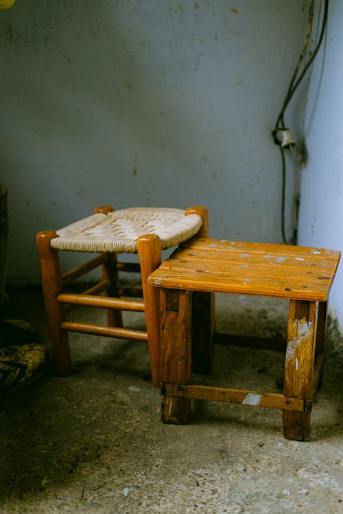 Fotobanka s bezplatnými fotkami na tému drevená stolička, prútené kreslo, stolička