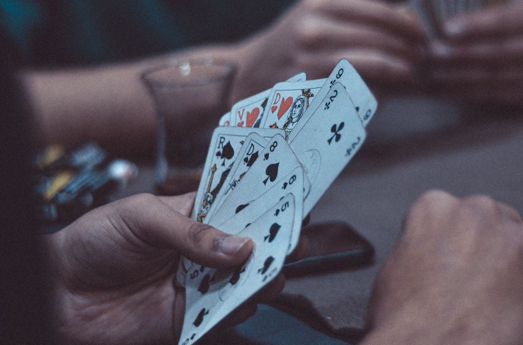 Online Casino: Spielautomaten und Live-Spiele im Überblick