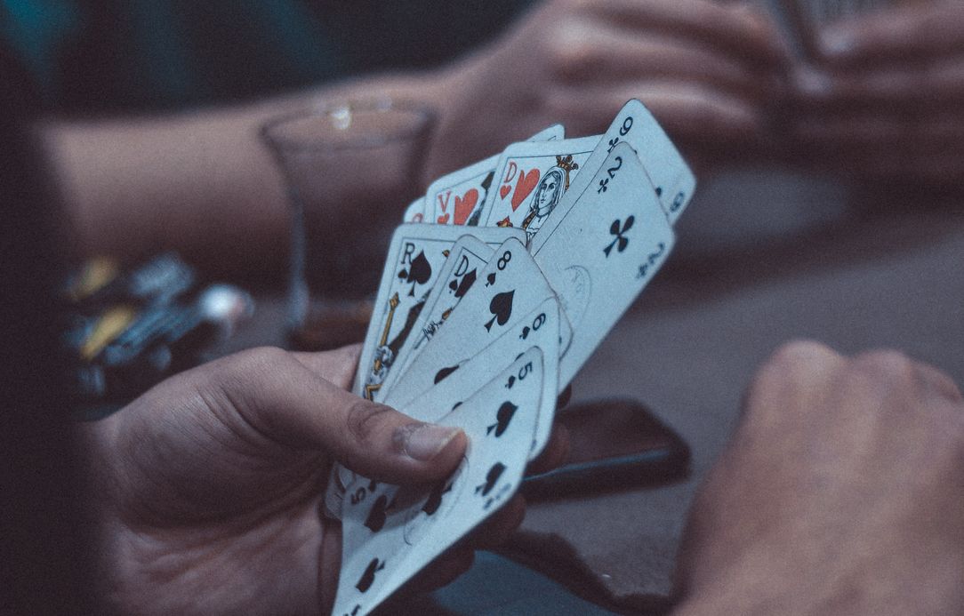 Online Casino: Spielautomaten und Live-Spiele im Überblick
