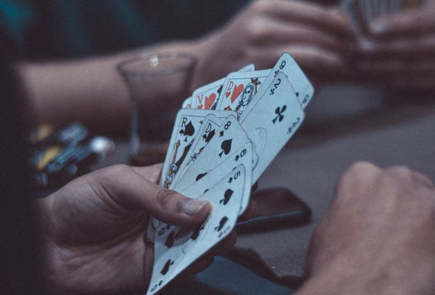 Online Casino: Spielautomaten und Live-Spiele im Überblick