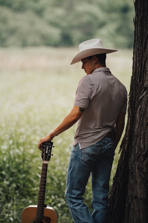 Gratis arkivbilde med gitar, hatt, landlig