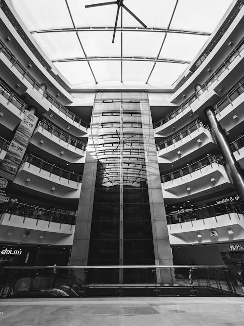 Foto profissional grátis de centro comercial, fundo preto e branco, papel de parede bw