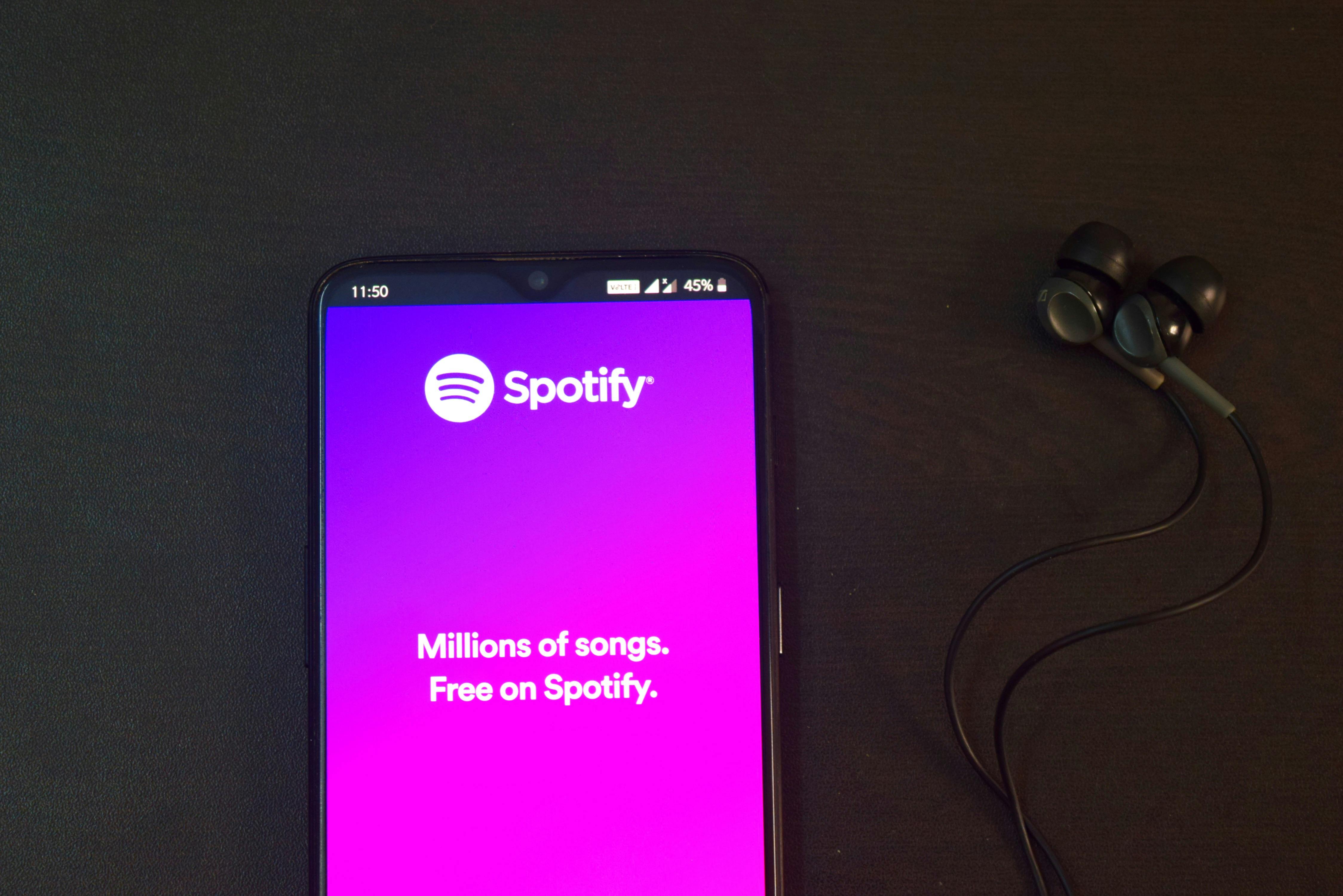  O Spotify vai voltar a mostrar letras de músicas para os usuários!