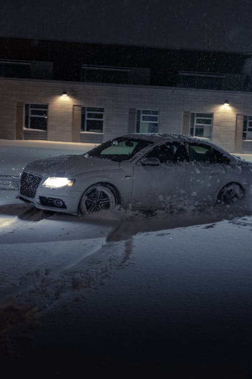 Gratis lagerfoto af Audi, bil, sne