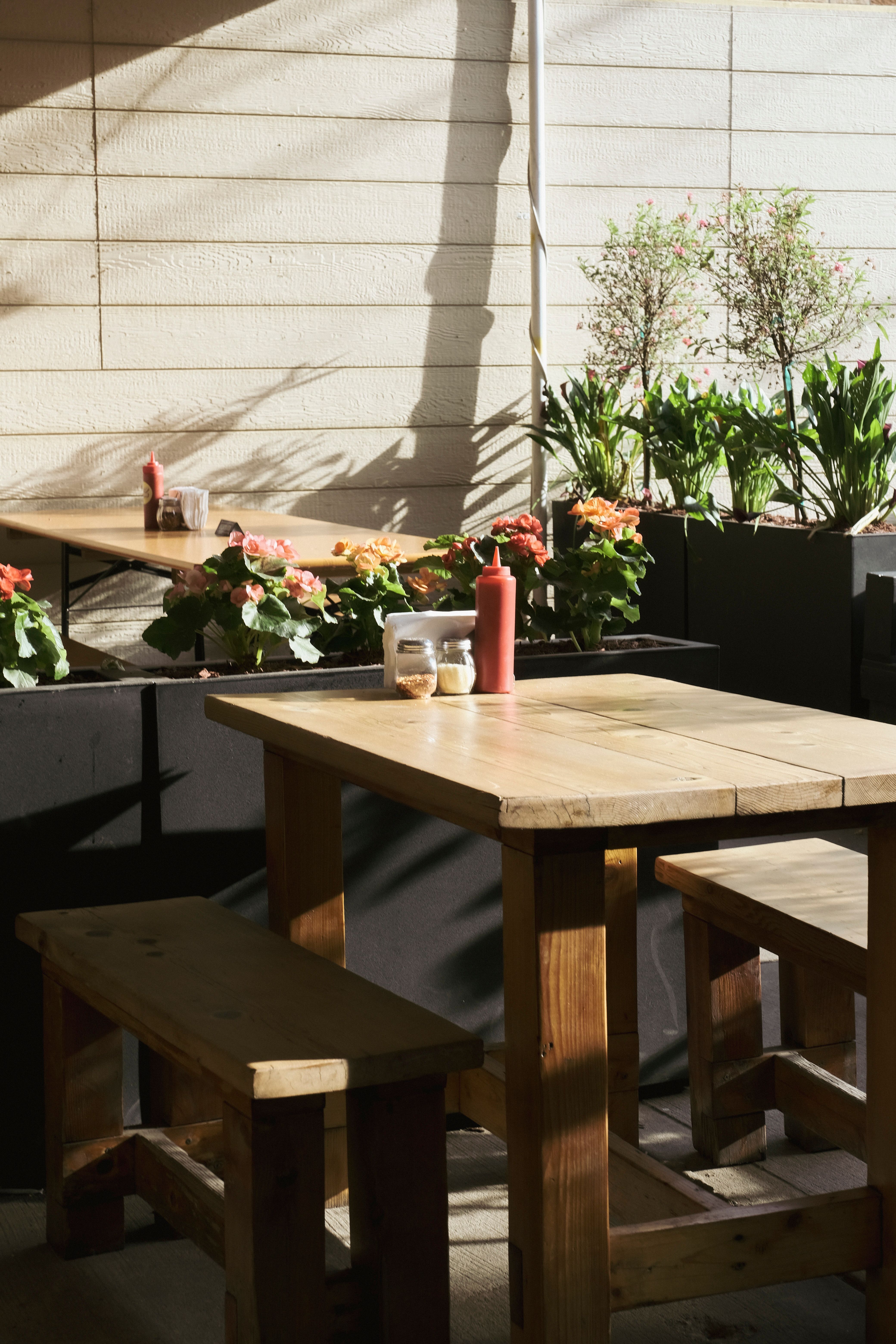 View of Empty Tables Inside a Restaurant · Free Stock Photo