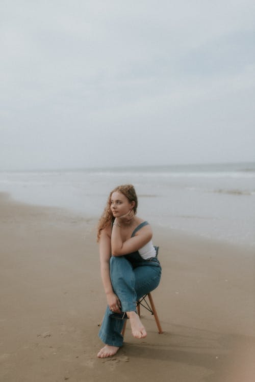 Základová fotografie zdarma na téma dlouhé vlasy, jean, model