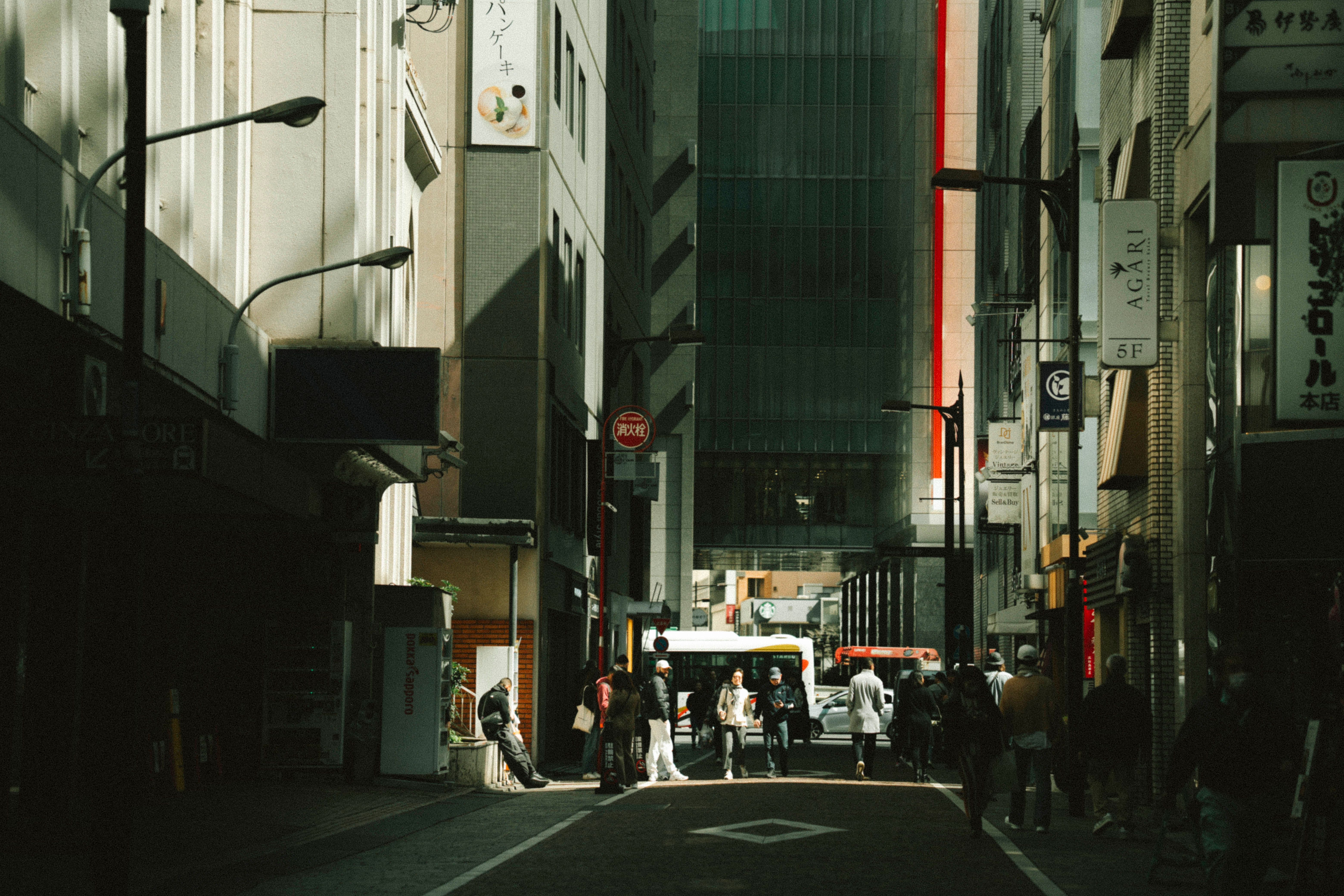 日本東京街頭的步行人群