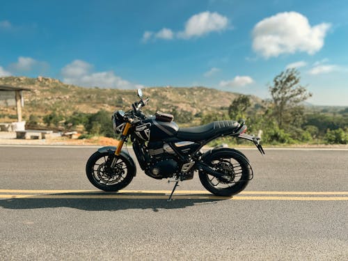 Darmowe zdjęcie z galerii z asfalt, czarny motocykl, droga