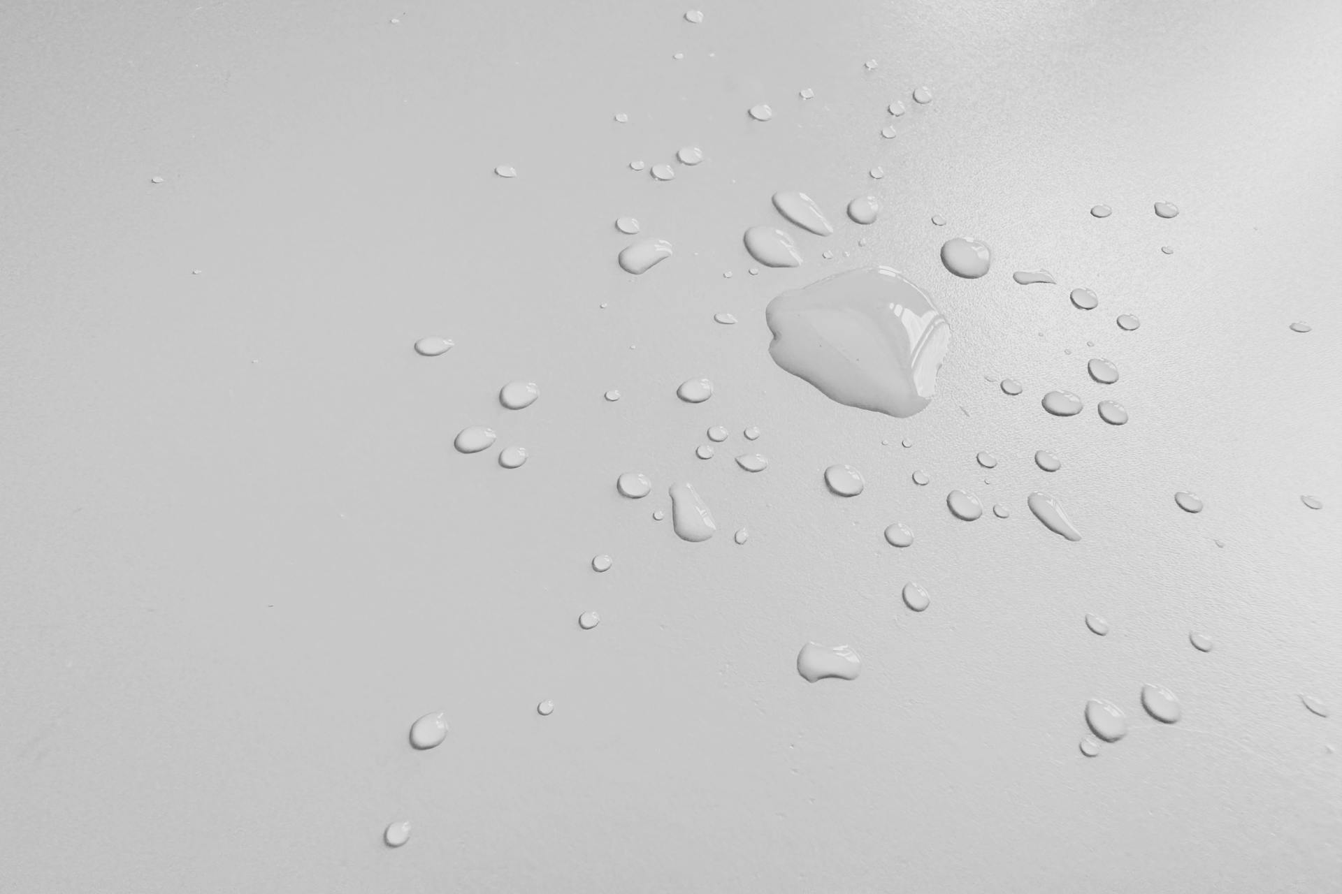 Droplets on Smooth Surface