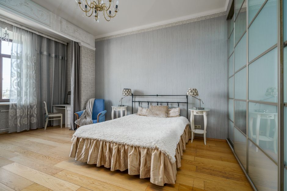 Koperen elementen benadrukken moderne herfstambiance Koperen elementen benadrukken moderne herfstambiance