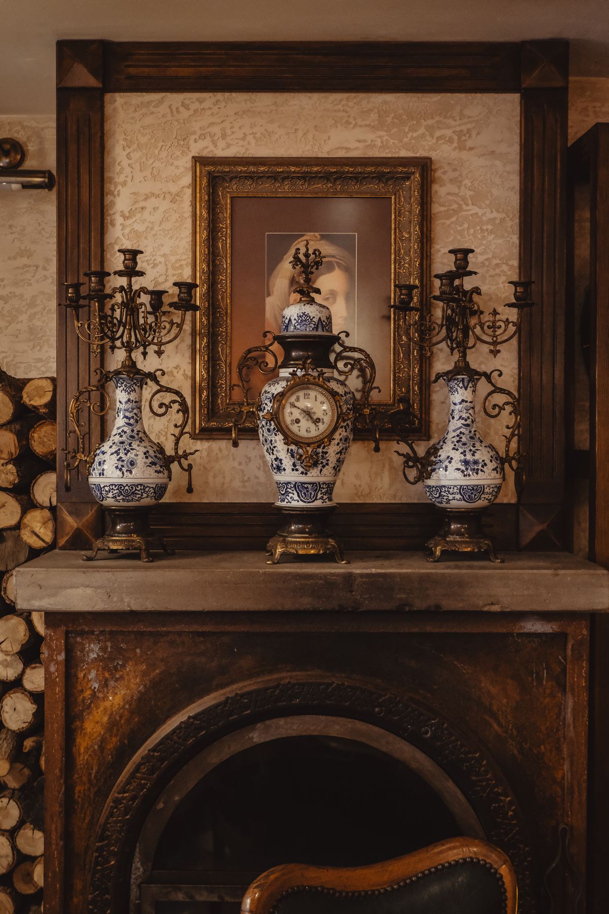 Brown Wooden Vintage Washstand · Free Stock Photo