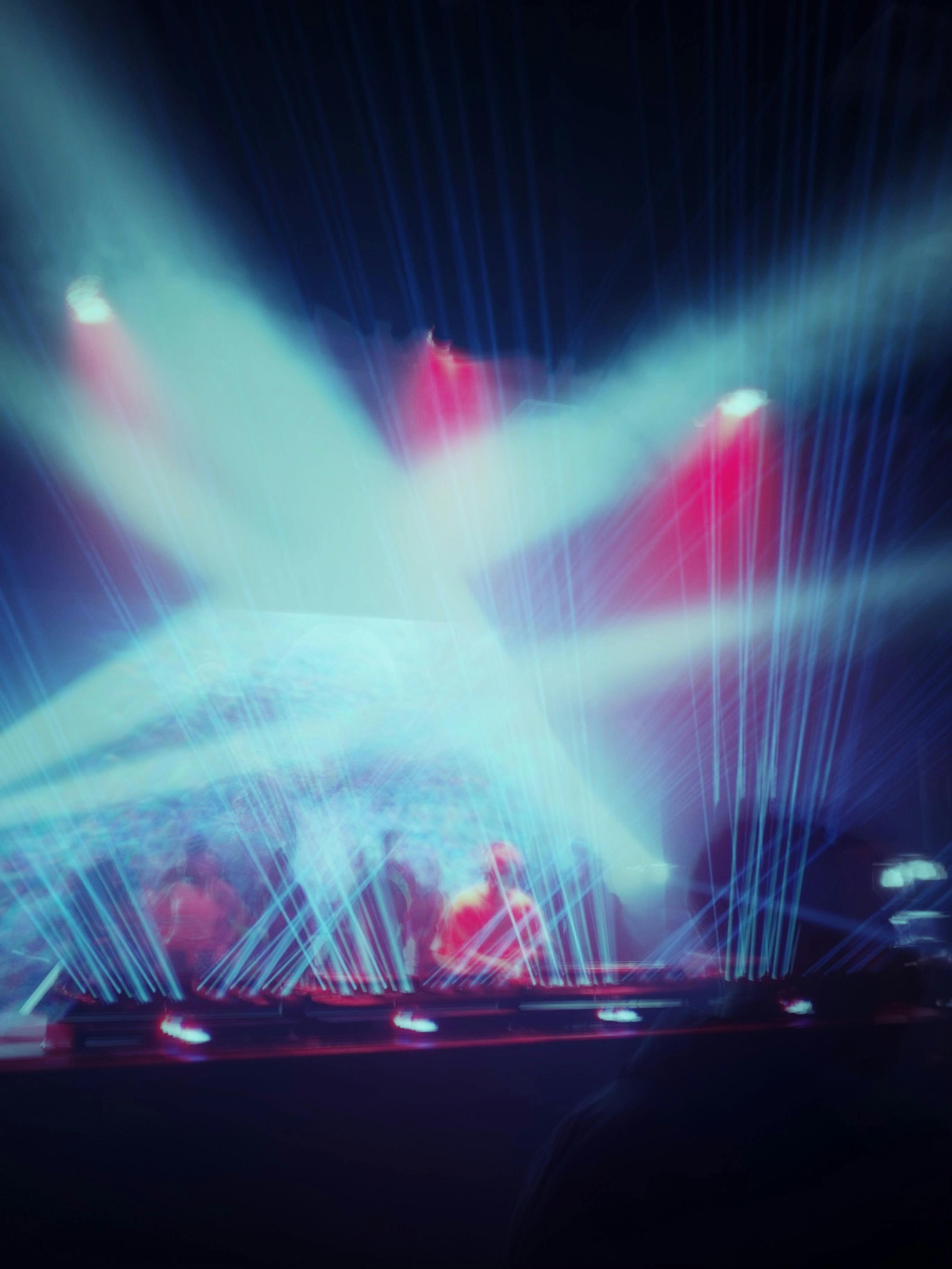 Ücretsiz Bir Rock Konserinde Sahnede Aydınlatma  Stok Fotoğraflar