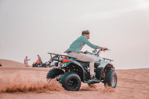 Foto profissional grátis de andar a cavalo, areia, aventura