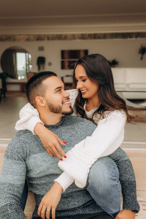 Fotos de stock gratuitas de abrazando, fotografía de moda, hombre