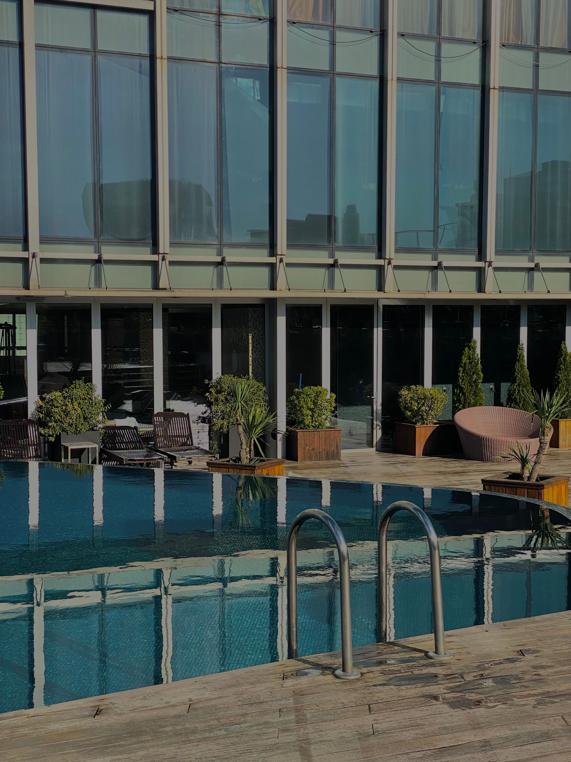 Pool & wellness deck