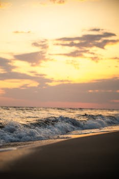 Peaceful ocean scene with waves and a dramatic sky at sunset, highlighting the beauty of nature.