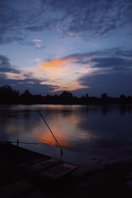 Ilmainen kuvapankkikuva tunnisteilla auringonlasku, laskeutuva aurinko, veden pinta