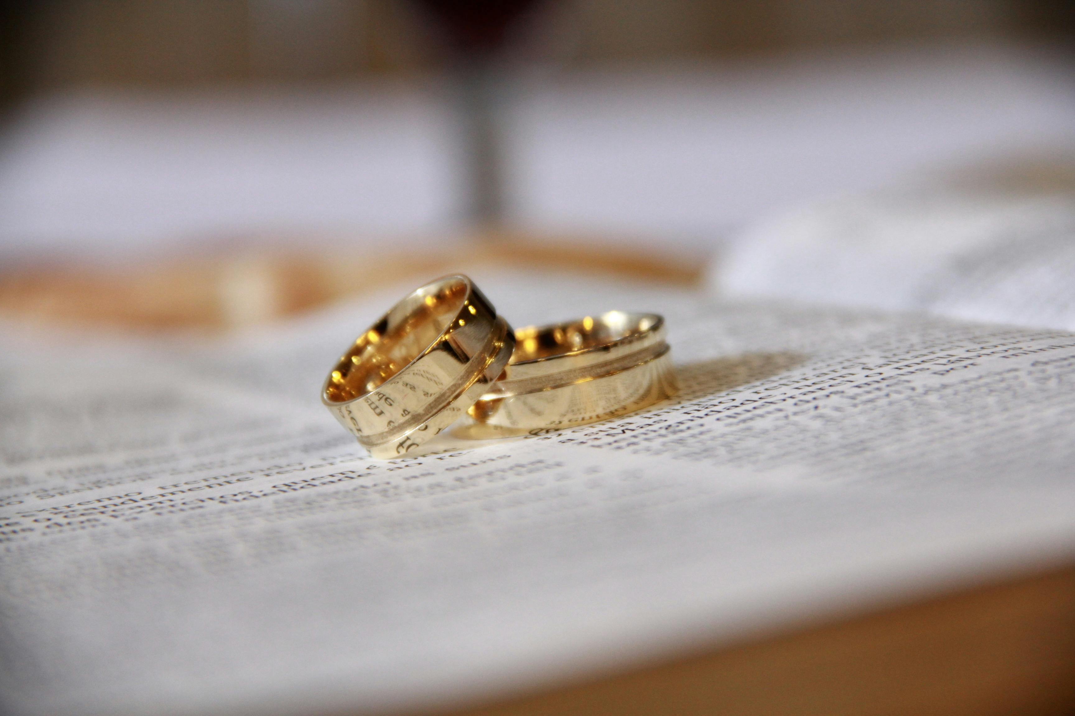 1000 Engaging Wedding Rings Photos   Pexels  Free Stock 