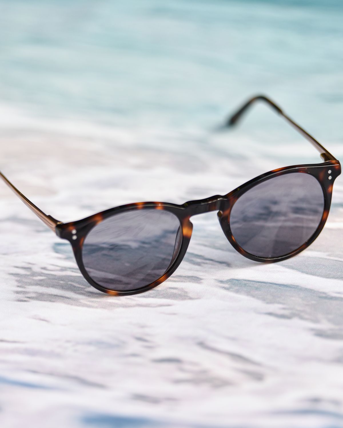 Round tortoiseshell sunglasses