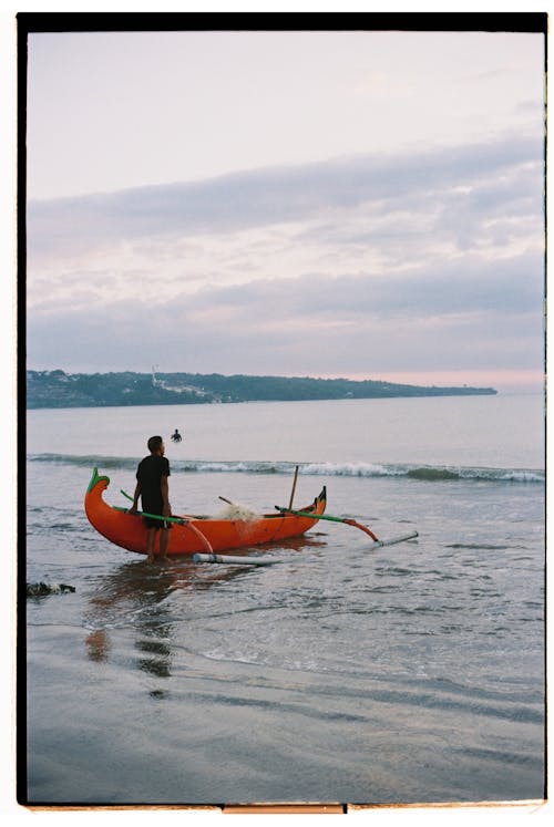 Бесплатное стоковое фото с polaroid, вертикальный выстрел, вид сзади