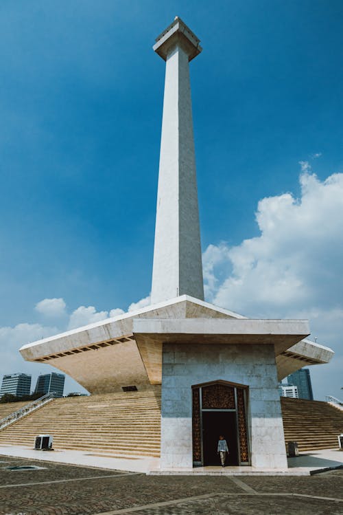 Free The monument is in the middle of a square Stock Photo