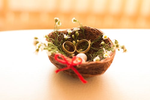 Free Selective Focus Photography of Gold-colored Wedding Band Stock Photo