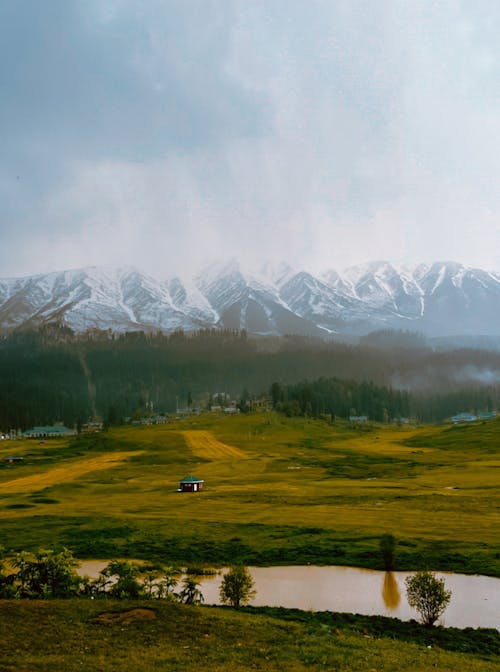 Безкоштовне стокове фото на тему «гірська долина, гірський район, засніжені гори»