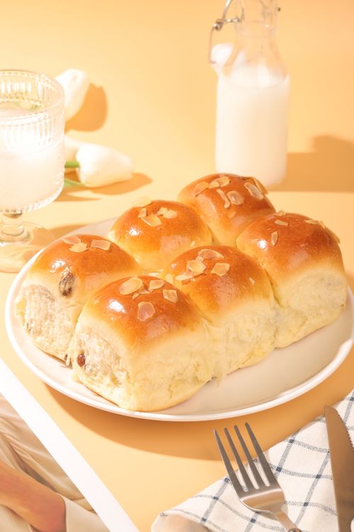Free Plated sweet round buns with sliced almonds on a sunny day. Stock Photo