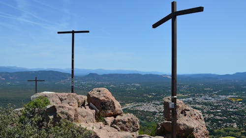 Immagine gratuita di chiesa, cielo azzurro, cimitero