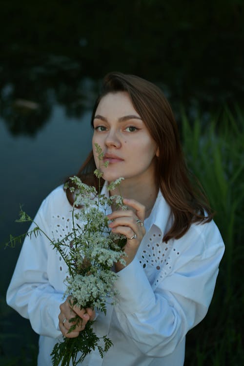 Foto profissional grátis de amor, ao ar livre, bonita