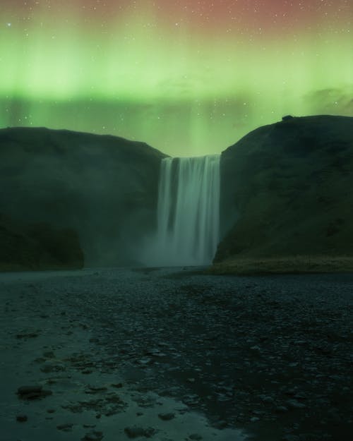 Foto d'estoc gratuïta de aurora boreal, bellesa, cascada