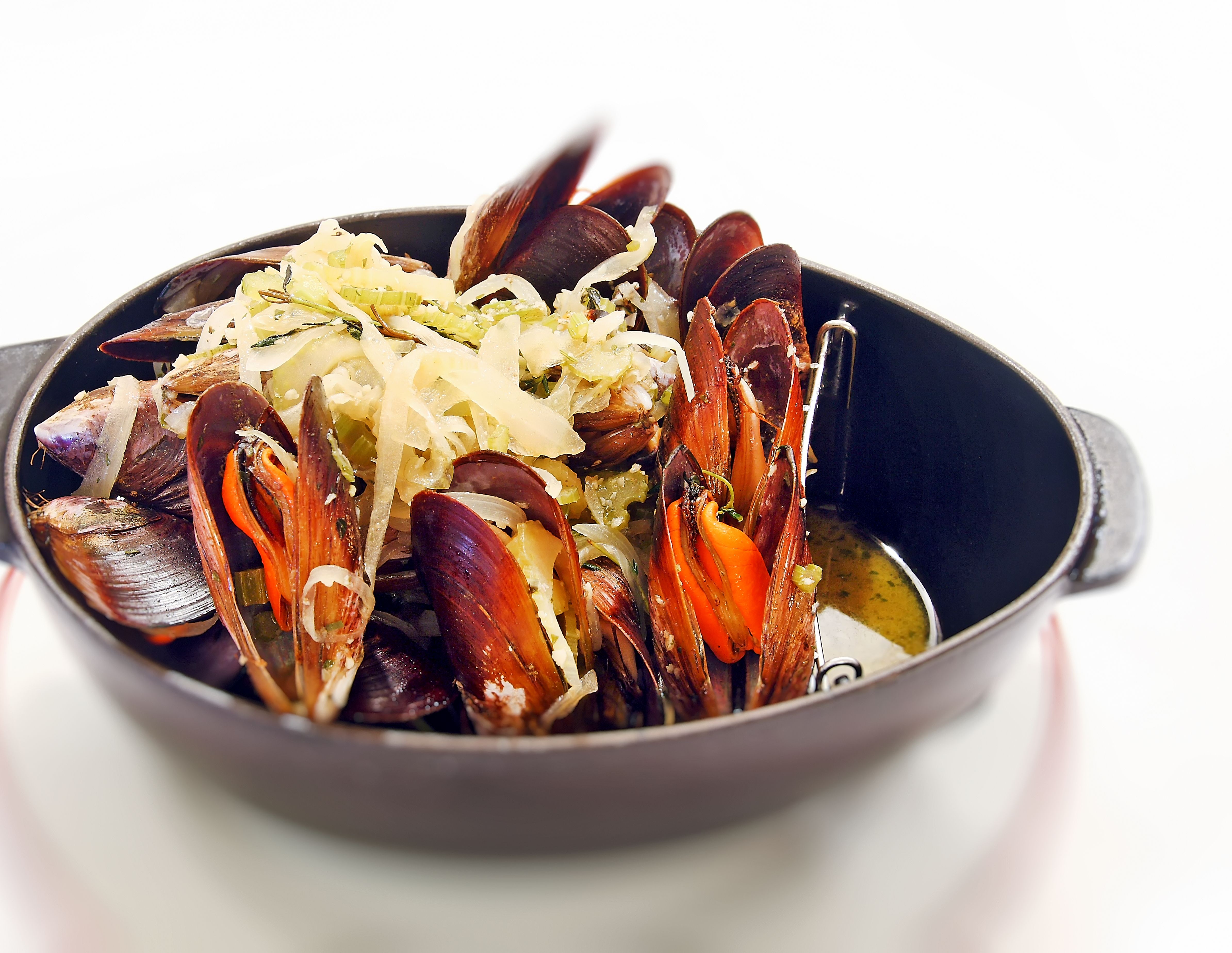Crispy-Skin Mussels with Lemon Butter