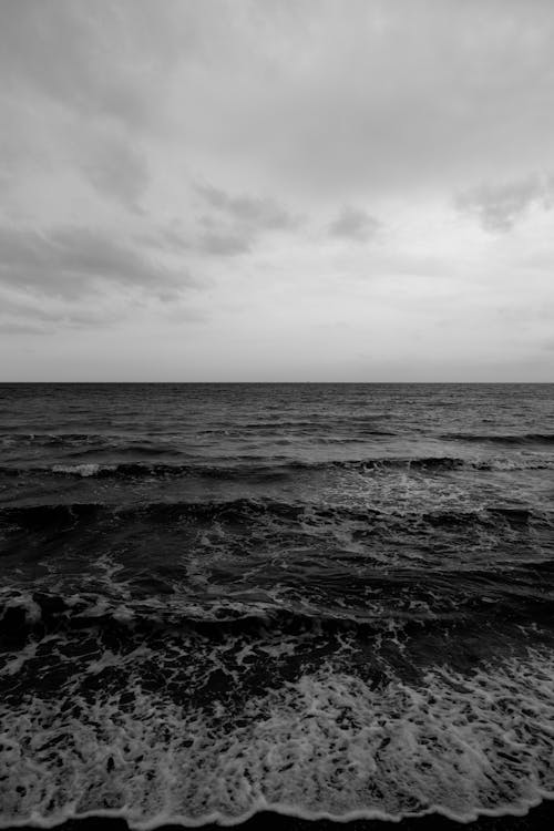 Foto profissional grátis de água, beira-mar, chuva