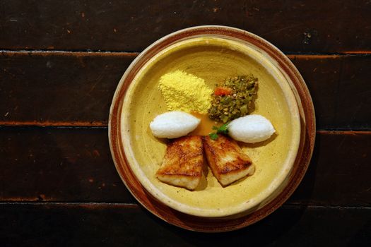 Saumon en croûte d'herbes et quinoa