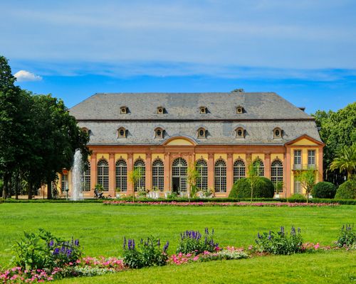 Free Elegant historic building with fountain and gardens, captured on a sunny summer day. Stock Photo