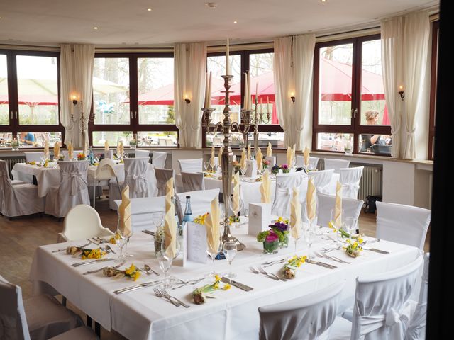New Year's Eve table with champagne and gold accents