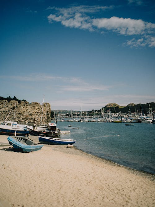 Foto d'estoc gratuïta de amarrat, barques, cel blau