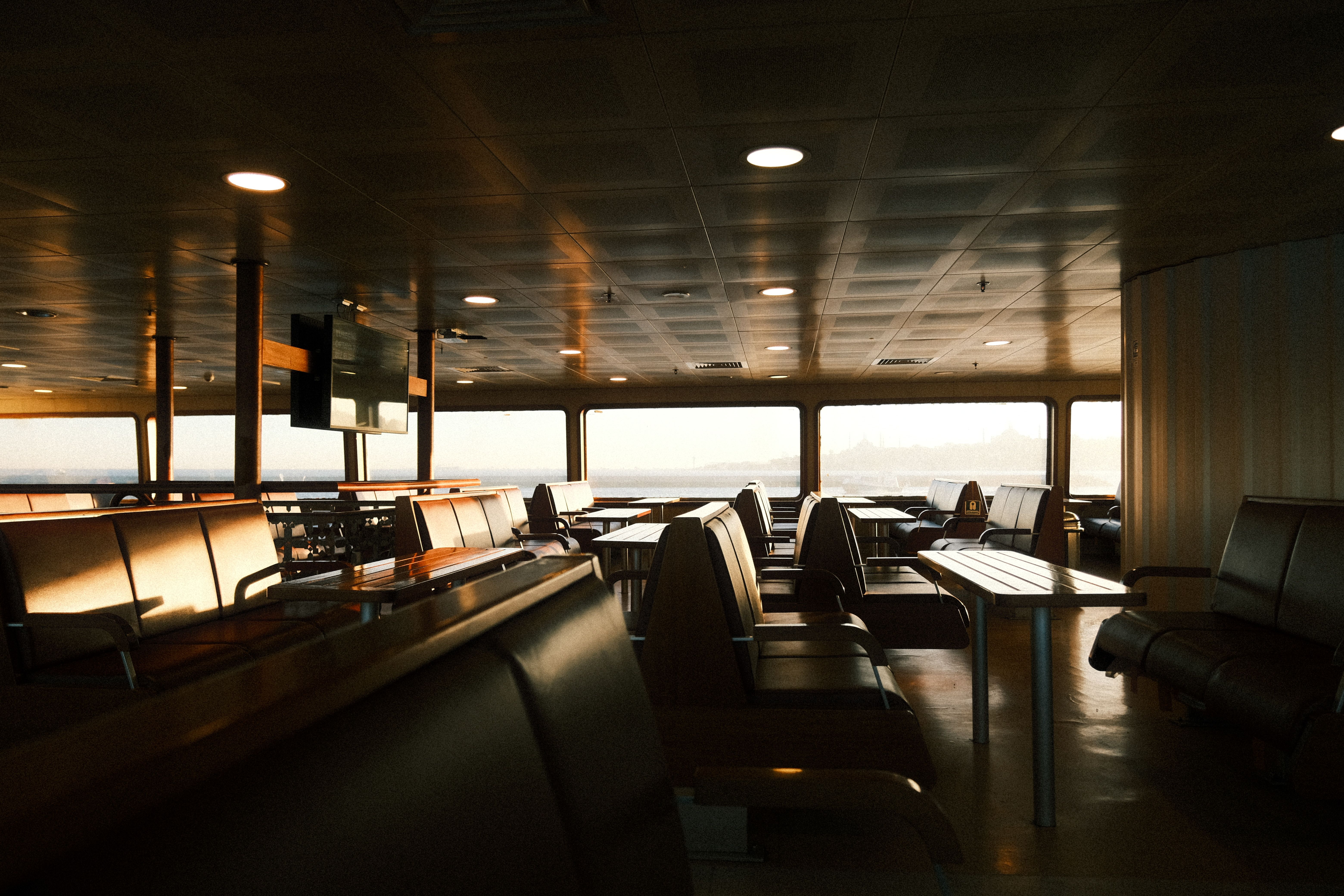 foto-de-stock-gratuita-sobre-asientos-ausencia-barca-ferry-interior