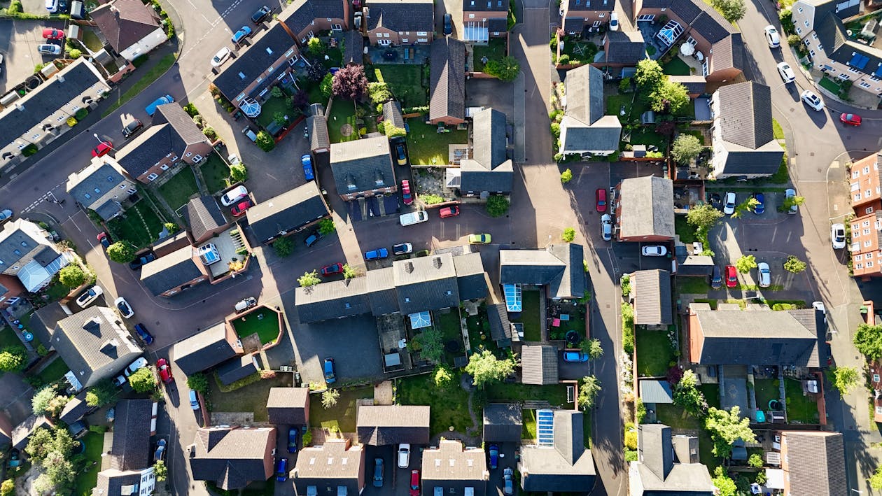 Free Explore a vibrant aerial view of Cringleford, England, showcasing suburban houses and greenery from above. Stock Photo