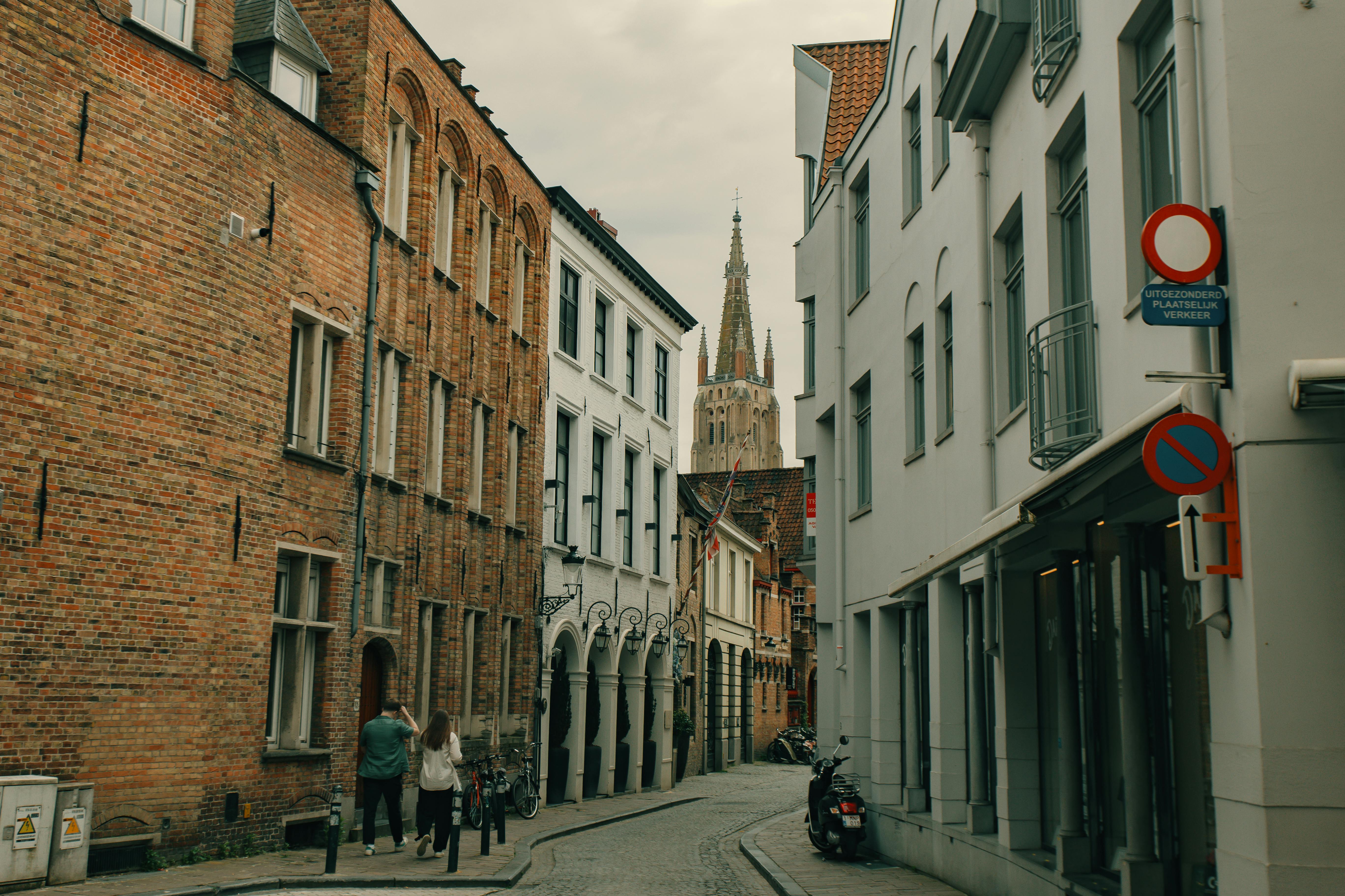 bruges streets and architectural splendor