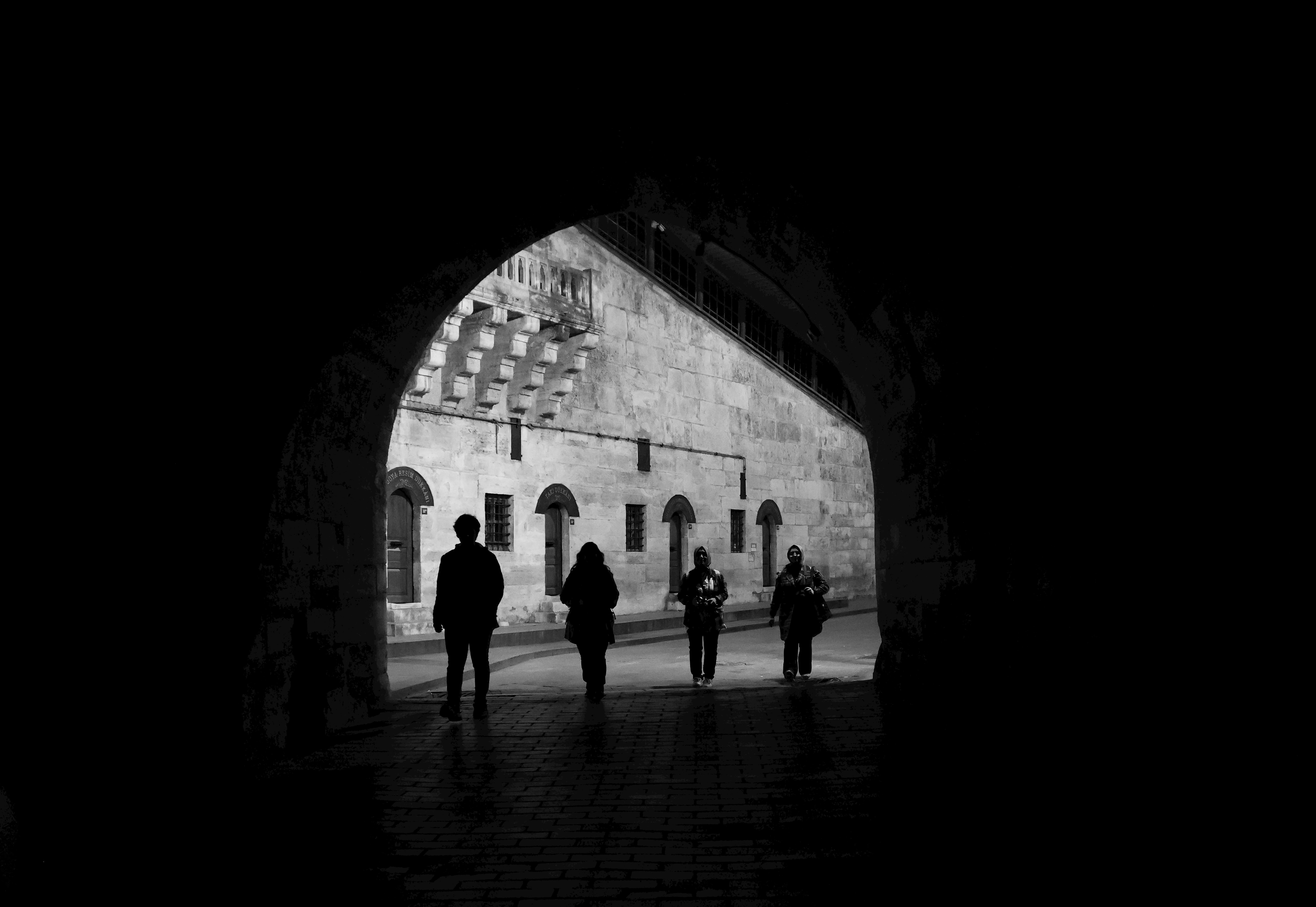 Patru persoane rănite în serie de accidente în municipiu, vineri seară