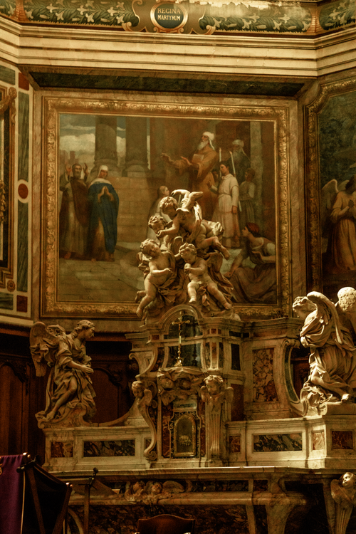 Statue Inside Room · Free Stock Photo