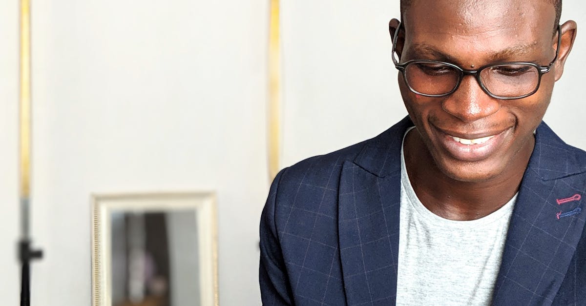 How to use thinning shears to blend men's hair