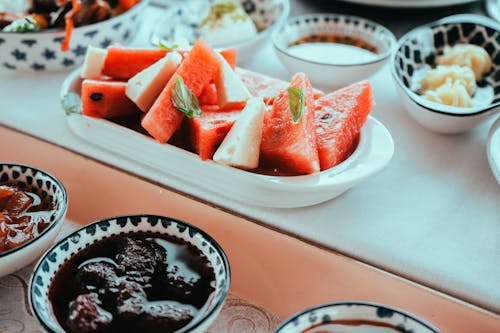 Frutas En Rodajas Rojas Y Blancas