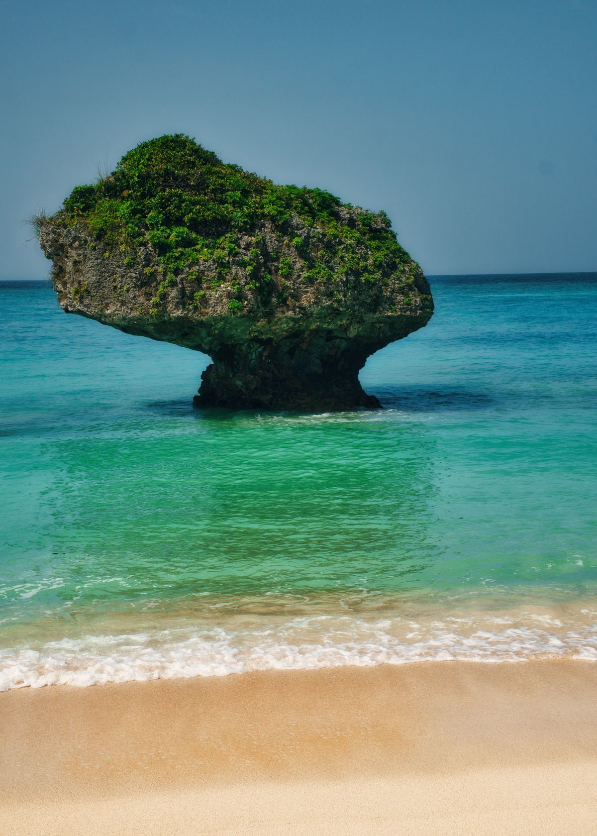 エメラルドブルーの海