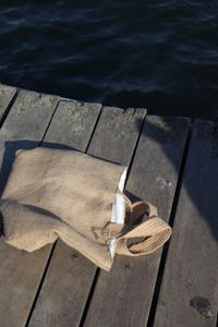 Canvas tote bag resting on a wooden boardwalk — photo by Zeynep Öngel on Pexels