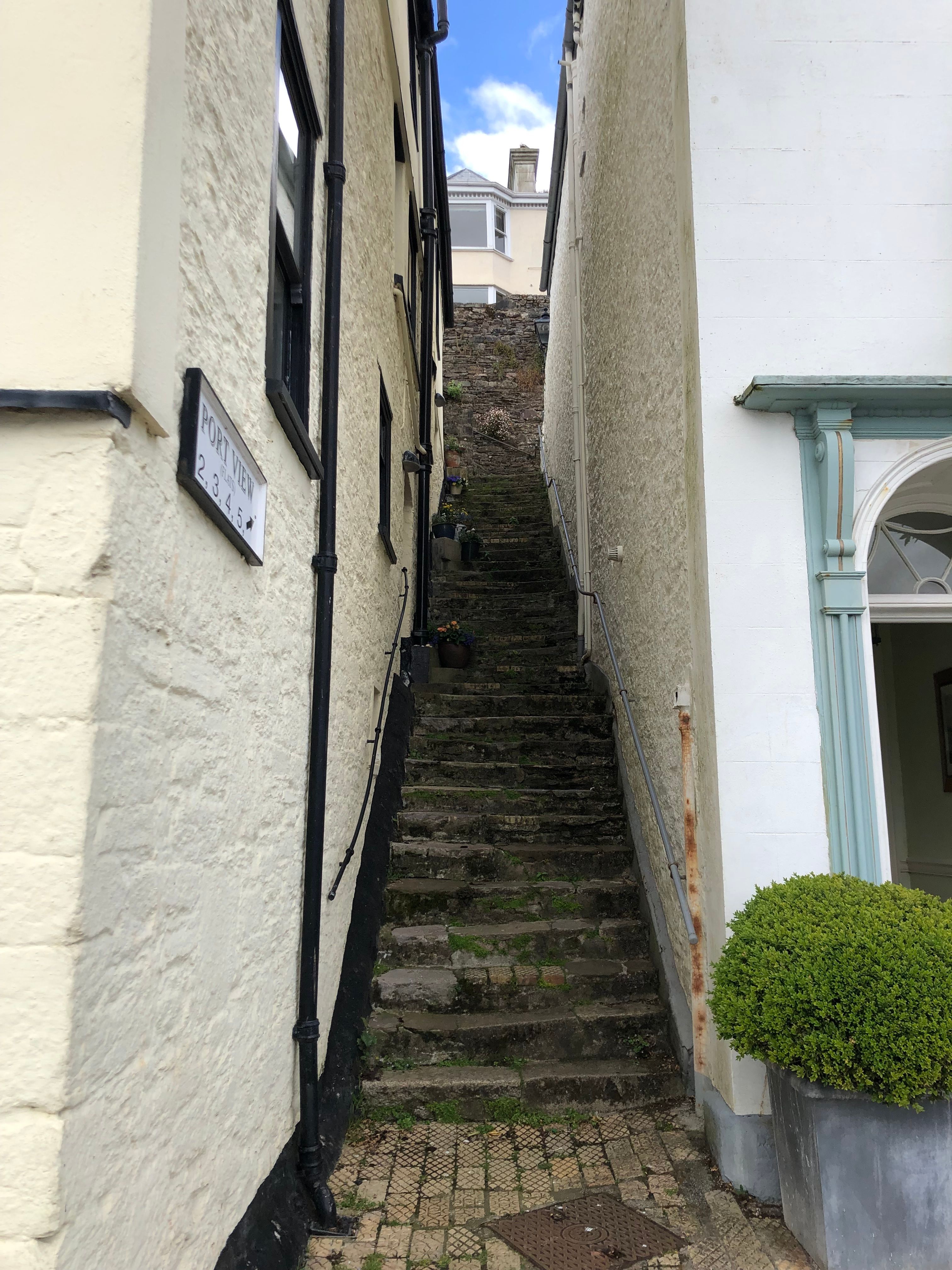 A narrow stairway leading up to a house · Free Stock Photo